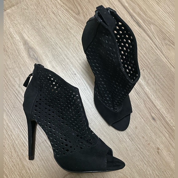 Zara Diamond-Cut Booties - Picture 6 of 6